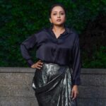 Suma Kanakala Instagram - Walking into the spotlight with grace and a whole lot of fierceness 🔥🖤 Styled by @officialanahita Style team @pranathivarma.k Collaboration with Skirt @varunchakkilam Hair @malla_reddy_hairstylist Photography @valmikiramuphotography #sumakanakala #suma #anchorsuma #anchorsumakanakala #monday