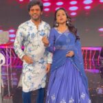 Suma Kanakala Instagram - Mr Polishetty and Ms Pallassana Pachuveetil 🤣 Watch Suma Adda tonight for a fun filled episode. @naveen.polishetty #sumakanakala #suma #anchorsuma #anchorsumakanakala #sumaadda #naveenpolishetty #msshettymrpolishetty