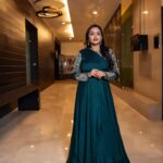 Suma Kanakala Instagram - Fashion is all about making a statement #FashionStatement Styled by @officialanahita Style Team @pranathivarma.k Collaboration with Outfit @archithanarayanamofficial Jewellery @adornablesbysonalimehra Hair @murthy_hairstylist Photography @valmikiramuphotography #suma #sumakanakala #anchorsuma #anchorsumakanakala #weekend #saturday