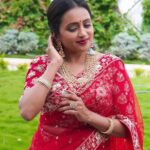 Suma Kanakala Instagram - For Suma Adda tomorrow at 9:30 PM ❤️ Makeup, Nails & Styling @emraanartistry Collaboration with Outfit @shivy_golchha @panchwati_silks Jewellery @aditi_collection Hair @malla_reddy_hairstylist Photography @valmikiramuphotography #sumakanakala #suma #anchorsuma #anchorsumakanakala #sumaadda #etvtelugu #friyay