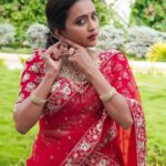 Suma Kanakala Instagram - For Suma Adda tomorrow at 9:30 PM ❤️ Makeup, Nails & Styling @emraanartistry Collaboration with Outfit @shivy_golchha @panchwati_silks Jewellery @aditi_collection Hair @malla_reddy_hairstylist Photography @valmikiramuphotography #sumakanakala #suma #anchorsuma #anchorsumakanakala #sumaadda #etvtelugu #friyay