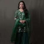 Suma Kanakala Instagram - Focus on yourselves 💚 Makeup, Nails & Styling @emraanartistry Collaboration with Outfit @maramsclothing_official Jewellery @aditi_collection Hair @koduruamarnath Photography @valmikiramuphotography #sumakanakala #suma #anchorsuma #anchorsumakanakala #wisdomwednesday
