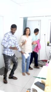 Suma Kanakala Instagram - 🤣😂 

#sumakanakala #suma #anchorsuma #anchorsumakanakala #trending #trendingreels #trendingsongs #challanirathirivennello