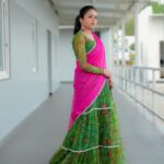 Suma Kanakala Instagram - 💖 Styled by @emraanartistry Collaboration with Outfit @pari.designers_ Jewellery @aditi_collection Makeup @madhu_derangula Hair @malla_reddy_hairstylist Photography @valmikiramuphotography #suma #sumakanakala #anchorsumakanakala #anchorsuma #sumaadda #friyay