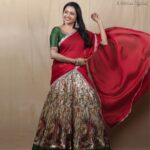 Suma Kanakala Instagram - ❤️ Styled by @shravyavarma Assisted by @ushacherukuri_ Collaboration with Outfit @deepthiganeshlabel Jewellery @neelias_official Makeup @madhu_derangula Hair @chinnisrinu_stylist Photography @valmikiramuphotography #sumakanakala #sima #anchorsuma #anchorsumakanakala #sumaadda