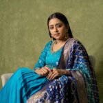 Suma Kanakala Instagram - 🦋 Collaboration with Outfit @nakshatradesignstudio Hair @malla_reddy_hairstylist Photography @_anupphotography #sumakanakala #suma #anchorsuma #anchorsumakanakala #friyay #weekend