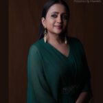 Suma Kanakala Instagram - 🌱 Styled by @officialanahita Collaboration with Outfit @prashantikumarlabel Jewellery @accessoriesbyanandita Makeup @madhu_derangula Hair @mahesh_ravulapalli Photography @valmikiramuphotography #sumakanakala #suma #anchorsuma #anchorsumakanakala #annimanchisakunamule #tuesday