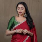 Suma Kanakala Instagram - ❤️ Styled by @shravyavarma Assisted by @ushacherukuri_ Collaboration with Outfit @deepthiganeshlabel Jewellery @neelias_official Makeup @madhu_derangula Hair @chinnisrinu_stylist Photography @valmikiramuphotography #sumakanakala #sima #anchorsuma #anchorsumakanakala #sumaadda
