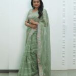 Suma Kanakala Instagram - Wear your confidence 💚 Styled by @stylebyannapurna Collaboration with Outfit @anushareddy.couture Jewellery @shopriyaaofficial Makeup @emraanartistry Hairstyle @chinnisrinu_stylist #sumakanakala #suma #anchorsuma #anchorsumakanakala #saturday