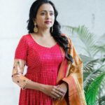 Suma Kanakala Instagram - What plans for the weekend? ❤️ Collaboration with @nakshatradesignstudio Hair @malla_reddy_hairstylist Photography @valmikiramuphotography #sumakanakala #suma #anchorsuma #anchorsumakanakala #friyay #friday