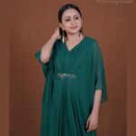 Suma Kanakala Instagram - 🌱 Styled by @officialanahita Collaboration with Outfit @prashantikumarlabel Jewellery @accessoriesbyanandita Makeup @madhu_derangula Hair @mahesh_ravulapalli Photography @valmikiramuphotography #sumakanakala #suma #anchorsuma #anchorsumakanakala #annimanchisakunamule #tuesday