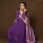 Suma Kanakala Instagram - 💜 Styled by @shravyavarma Assisted by @ushacherukuri_ Collaboration with Outfit @sravanimandali.official Jewellery @thetrinkaholic Makeup @madhu_derangula Hair @koduruamarnath Photography @_anupphotography #sumakanakala #anchorsuma #anchorsumakanakala #sumaadda #suma #friyay #friday