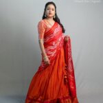 Suma Kanakala Instagram - ❤️ Styled by @shravyavarma Assisted by @ushacherukuri_ Collaboration with Outfit @deepthiganeshlabel Jewellery @treasureboxoriginals Makeup @madhu_derangula Hair @malla_reddy_hairstylist Photography @swipeupproductions #sumakanakala #anchorsuma #suma #anchorsumakanakala #saturday