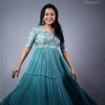 Suma Kanakala Instagram - 🦋 Styled by @shravyavarma Assisted by @ushacherukuri_ Collaboration with Outfit @labelswethareddy Jewellery @houseofqc Makeup @madhu_derangula Hair @malla_reddy_hairstylist Photography @swipeupproductions #sumakanakala #suma #anchorsuma #anchorsumakanakala #ootd #throwback #saturday