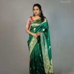 Suma Kanakala Instagram - శ్రీ రామ నవమి శుభాకాంక్షలు 🙏 Styled by @shravyavarma Assisted by @ushacherukuri_ Collaboration with Outfit @omanas_clothing Jewellery @houseofqc Makeup @madhu_derangula Hair @malla_reddy_hairstylist Photography @swipeupproductions #sumakanakala #suma #anchorsumakanakala #saree #festive