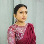Suma Kanakala Instagram - ✨ Styled by @shravyavarma Assisted by @ushacherukuri_ Collaboration with Outfit @etniko.in Jewellery @bcos_its_silver Makeup @madhu_derangula Hair @malla_reddy_hairstylist Photography @swipeupproductions #sumakanakala #suma #anchorsuma #anchorsumakanakala #ootd