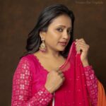 Suma Kanakala Instagram - 💖 Styled by @shravyavarma Assisted by @ushacherukuri_ Collaboration with Outfit @diva_designer_studio_ Jewellery @treasureboxoriginals Hair @malla_reddy_hairstylist Photography @_anupphotography #sumakanakala #suma #anchorsuma #anchorsumakanakala #ootd #throwback