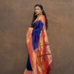Suma Kanakala Instagram - Have a colourful week! 🦜 Collaboration with Outfit @nakshatradesignstudio Jewellery @emmadi_silver_jewellery_hyd Makeup & Hair @emraanartistry Photography @_anupphotography #sumakanakala #suma #anchorsumakanakala #anchorsuma #mondayblues #monday #saree