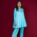 Suma Kanakala Instagram - Have a thriving Thursday 🦋 Styled by @stylebyannapurna Collaboration with Outfit @laya_gonuguntla Makeup @madhu_derangula Hair @chinnisrinu_stylist Photography @valmikiramuphotography #sumakanakala #suma #anchorsuma #anchorsumakanakala #thursday