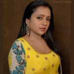 Suma Kanakala Instagram - Happy Sunday 🌞 Styled by @shravyavarma Assisted by @ushacherukuri_ Collaboration with Outfit @sricouture Jewellery @treasureboxoriginals Makeup @madhu_derangula Hair @malla_reddy_hairstylist Photography @_anupphotography #sumakanakala #anchorsuma #anchorsumakanakala #suma #ootd #sunday