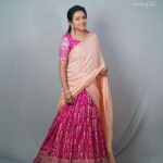 Suma Kanakala Instagram - 🌸 Styled by @shravyavarma Assisted by @ushacherukuri_ Collaboration with Outfit @etniko.in Jewellery @houseofqc Makeup @madhu_derangula Hair @malla_reddy_hairstylist Photography @swipeupproductions #sumakanakala #suma #anchorsuma #ootd #throwback #friyay #sumaadda