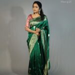 Suma Kanakala Instagram - శ్రీ రామ నవమి శుభాకాంక్షలు 🙏 Styled by @shravyavarma Assisted by @ushacherukuri_ Collaboration with Outfit @omanas_clothing Jewellery @houseofqc Makeup @madhu_derangula Hair @malla_reddy_hairstylist Photography @swipeupproductions #sumakanakala #suma #anchorsumakanakala #saree #festive