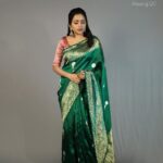 Suma Kanakala Instagram - శ్రీ రామ నవమి శుభాకాంక్షలు 🙏 Styled by @shravyavarma Assisted by @ushacherukuri_ Collaboration with Outfit @omanas_clothing Jewellery @houseofqc Makeup @madhu_derangula Hair @malla_reddy_hairstylist Photography @swipeupproductions #sumakanakala #suma #anchorsumakanakala #saree #festive