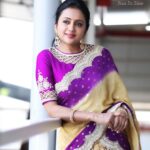 Suma Kanakala Instagram - 💜 Styled by @shravyavarma Assisted by @ushacherukuri_ Collaboration with Outfit @nida_hyd Jewellery @bcos_its_silver Makeup @madhu_derangula Hair @malla_reddy_hairstylist Photography @swipeupproductions #sumakanakala #suma #anchorsuma #anchorsumakanakala #sumaadda