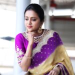 Suma Kanakala Instagram - 💜 Styled by @shravyavarma Assisted by @ushacherukuri_ Collaboration with Outfit @nida_hyd Jewellery @bcos_its_silver Makeup @madhu_derangula Hair @malla_reddy_hairstylist Photography @swipeupproductions #sumakanakala #suma #anchorsuma #anchorsumakanakala #sumaadda