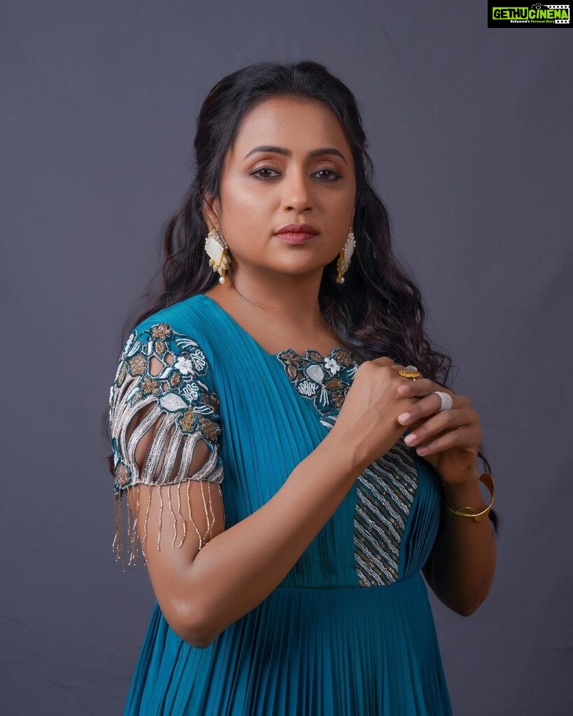 Suma Kanakala Instagram - You have the power to write your own story; make it a best seller. Styled by @stylebyannapurna Collaboration with Outfit @tejaswinireddy_couture Ear hangings @houseofqc Bracelet & Rings @thetrinkaholic Makeup @emraanartistry Hair @koduruamarnath Photography @valmikiramuphotography #sumakanakala #suma #anchorsuma #anchorsumakanakala #sunday #sundayvibes