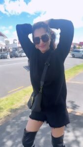Sureka Instagram - #New Zealand vibes🍹🖤🖤