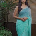 Suruchi Adarkar Instagram - Only for the love of jhumkaaa😉🤍❤️🌷 #gratitude . . . . . . . Makeup @visagemakeover Hair @balikatandale.makeupartist Saree by @saudamini_handloom Photography @rvphotography78 Location @hotel_chul_angan Managed by @wechitramedia @n.i.d.s_ #SuruchiAdarkar #Photoshoot #Simplicity #Saree #SareeLove #Blessed