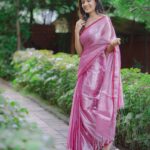 Suruchi Adarkar Instagram - 🩷🤍 Makeup @visagemakeover Hair @balikatandale.makeupartist Saree by @lavanyaoxidised_and_handlooms Photography @rvphotography78 Location @hotel_chul_angan Managed by @wechitramedia @n.i.d.s_