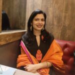 Suruchi Adarkar Instagram - When aai clicks❤️😅✨⭐🌸 📸 @telangmaya 🤗🤗 #happyvibes #gratitude #diwalifeels