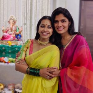 Suruchi Adarkar Instagram - When friends as family unite.. Posting love 💕🧿🌺🩷✨
#happyvibes
#gratitude
#bappa #friends #faith #love #happines #SuruchiAdarkar