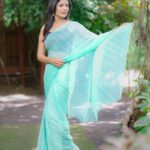 Suruchi Adarkar Instagram - ख़यालों का शहर, तू जाने तेरे होने से ही आबाद है हवाएँ हक़ में वो ही हैं आते-जाते जो तेरा नाम लें!!💙🧿🫶🏼🌸 #happyvibes #gratitude . . Makeup @visagemakeover Hair @balikatandale.makeupartist Saree by @saudamini_handloom Photography @rvphotography78 Location @hotel_chul_angan Managed by @wechitramedia @n.i.d.s_ #SuruchiAdarkar #Photoshoot #Simplicity #Saree #SareeLove #Blessed