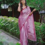 Suruchi Adarkar Instagram - 🩷🤍 Makeup @visagemakeover Hair @balikatandale.makeupartist Saree by @lavanyaoxidised_and_handlooms Photography @rvphotography78 Location @hotel_chul_angan Managed by @wechitramedia @n.i.d.s_