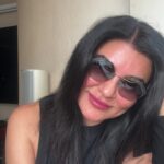 Sushmita Sen Instagram - #livesession 😁❤️ I feel energised just saying hello to all you loved ones, around the world!!!🤗😍💃🏻💋 I love you guys!!! #duggadugga 😀🎶🥳
