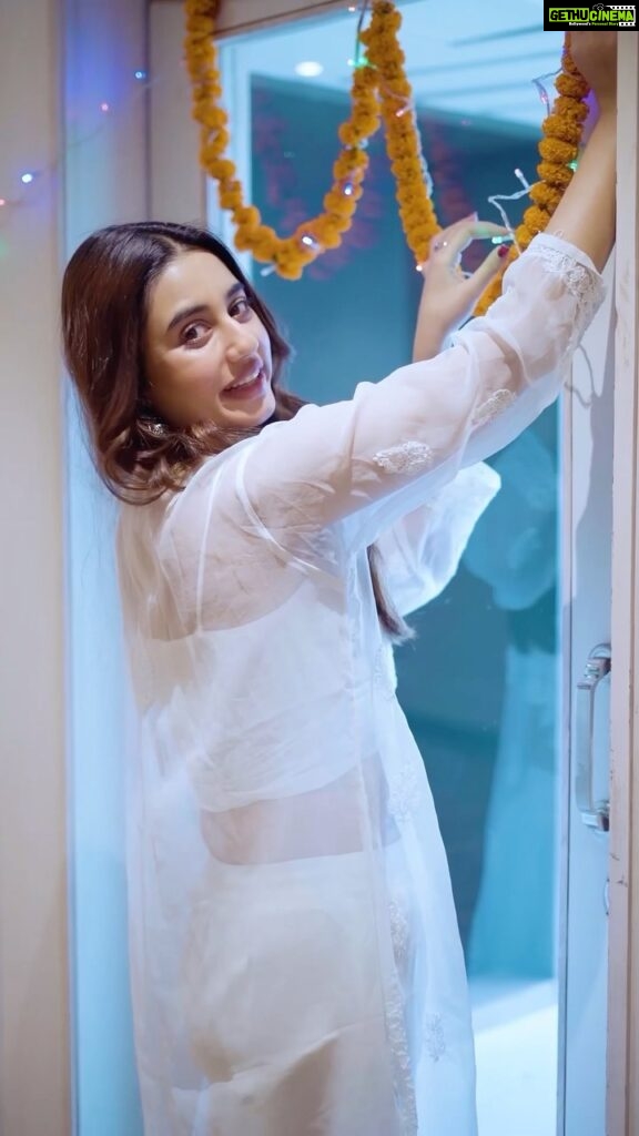 Swastika Dutta Instagram - Pujo is almost here and my preparations have begun in full force. From decorating my house to prepping my skin, I’m all ready for the festival 🥳 If you’re confused on how to prep your skin then follow these simple steps ⬇️ 🧼 Use a cleanser as it helps remove dust & impurities. 🤍 Then use @olay Niacinamide Serum.This gets easily absorbed into my skin and helps reduce my acne marks, dark spots & pores. ☀️ Don’t forget to top it off with SPF for maximum sun protection. Hope this helps you. Check out Olay’s Niacinamide Serum on Nykaa. Happy Durga Pujo everyone 🥰✨ #Ad #OlayNiacinamideSerum #DurgaPujoPrep #Preparations #FestiveReady #Skincare #OlayIndia #DurgaPuja #Kolkata #Niacinamide #DarkSpots #ClearSkin #Festival