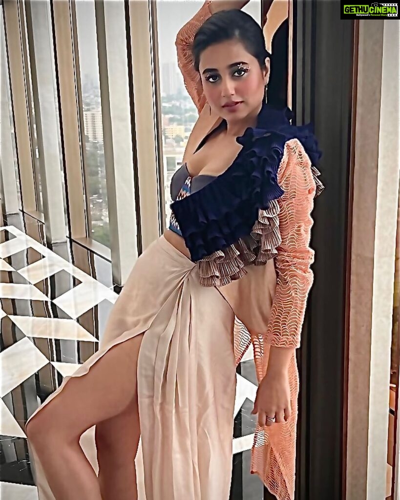 Swastika Dutta Instagram - ✨tadaaaaa✨ #dressingupthings #posethings #foryourestareonly😉 #fashionshoot #moviepromotions #highfashion #instagood #instauploads #actress #tollywood #swastikadutta #livecandidlaughcandid Wearing @fashionabhishek Hair-do & Makeup by @makeupartist_bhaskarbiswas