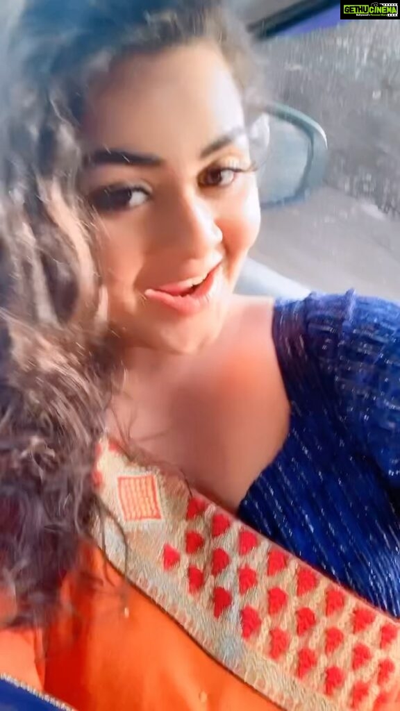 Tanushree Chatterjee Instagram - On the way 🚗 #tanushree#instagood #comedyvideos #beautifullevening#saree#goodevening#sunset#safar#nayasafar#instagram #instamood #trending#viralvideos