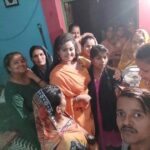 Tanushree Chatterjee Instagram - Itna sara pyar darsha ne kelia bohot bohot shukriya ap sabhi ka abhar 🙏bohot acha lagta he jab shooting ke doran gaon ki maata or behene gale laga ke apna asirwad deti he aise hi ap na pyar banaye rakna or apna asirwad dete rahena thanku all #bhojpuri #bhojpuriqueen #bhojpuriactress #bhojpurireels