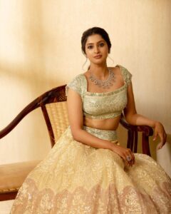 Tanya Ravichandran Instagram - ✨💛✨

Shot by @kiransa 

Styled by @indu_ig 
Outfit @diademstore.in 
Makeup @makeupbywanshazia 
Hair @prabhakaran486 
Jewellery @fineshinejewels 
Styling team @_.nevedhitha._
