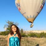 Tanya Sharma Instagram - Butterfly-ing 🦋 around this panoramic view in #cappadocia #reels #reelitfeelit #trending #travel #travelreels #tanyasharma #bluegown #hotairballoon