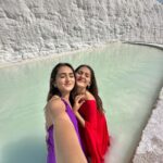 Tanya Sharma Instagram – Finally we experienced this beauty ✨ and oh boy pictures don’t do justice to it ! 
P.s – it was super sunny n crowded but we managed to do our thing as always 😂😂😂 #sharmasisters #pamukkale #antalya #turkey #travel #love #tanyasharma Pamukkale,Turkey