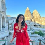 Tanya Sharma Instagram – Painting the town red ❤️
.
Our stay at #cappadocia was extraordinarily beautiful all because of @sultan_cave_suites , the staff , the suite and the roof top restaurant was all just warm n super fine ✨ #travel #cavesuite #turkey #travelgram #picoftheday #tanyasharma