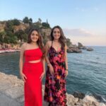 Tanya Sharma Instagram - OUTFITS WE WORE IN TURKEY 🇹🇷 #sisters #reels #reelkarofeelkaro #reelitfeelit #siblings #travelreels #trending #transition #turkey #sharmasisters #tanyasharma