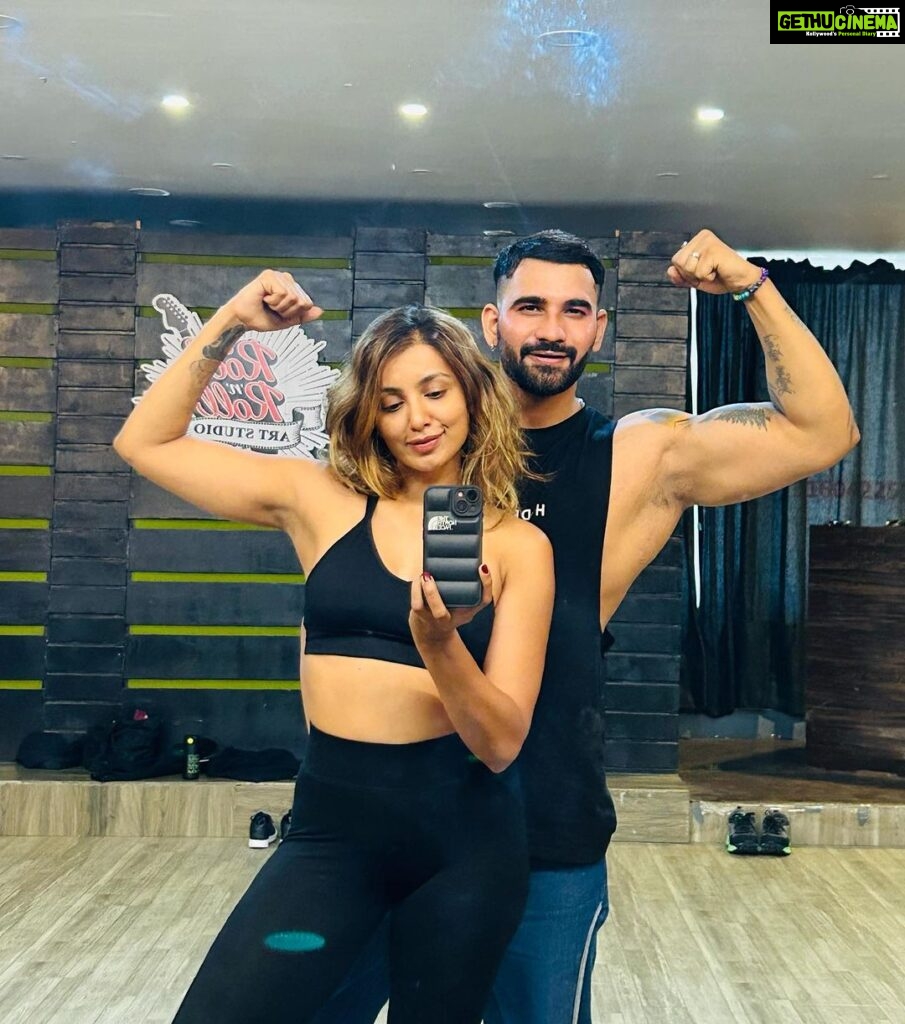 Tejaswi Madivada Instagram - Bb jodi to Fitness jodi 💥 #fitness #akhilsarthak #tejaswi #instafit #shootlife #shoot #actorlife