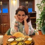 Tisca Chopra Instagram – #aboutlastnight at the fabulous @food_thehouseofmg #Agashiye which literally means eating on the terrace .. 
We had the most welcoming staff who treated us to delicacies from Gujarat .. dhokla, athela marcha, rasawala bateka, parval nu shaak, dahi chaat, but most of all the beet halwa caused food coma .. 
If in #ahmedabad don’t miss this glorious place .. 

#agashiye #gujarat #finedine #indian #food #foodcoma #delicacies #indianfood #foodie #tarvel #reels #reelsheel