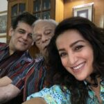 Tisca Chopra Instagram - बाप का हाथ सर पर रहे.. और क्या चाहिए? Blessed to have so many fathers in our life .. #fathersday #fathers #fathersanddaughters #lafamilia #sanju #dad #papa #mstara #blessed #gratitude